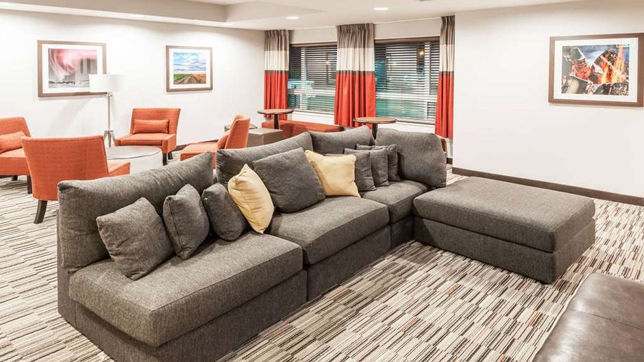 Microtel Inn & Suites Fort St John Room