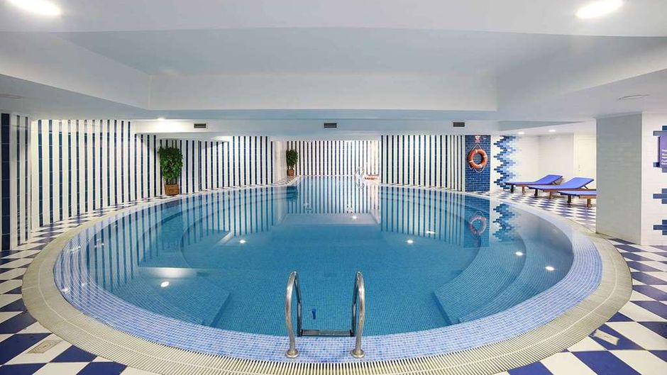 Ramada Almaty Pool