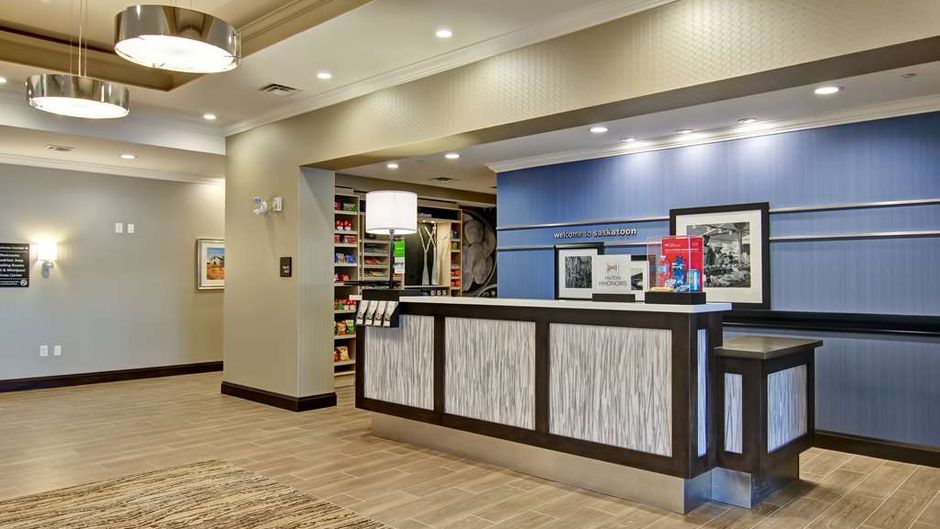 Hampton Inn & Suites Saskatoon Airport Lobby