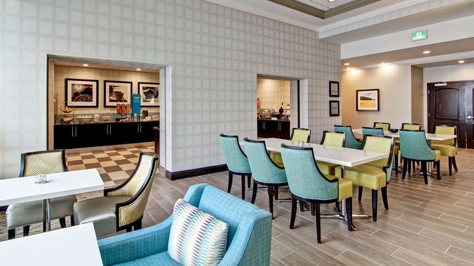 Hampton Inn & Suites Saskatoon Airport Restaurant