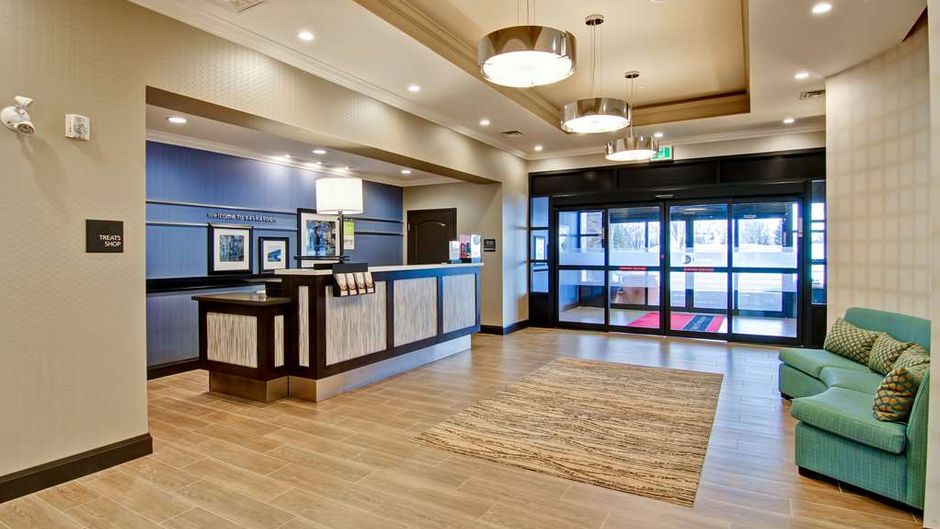 Hampton Inn & Suites Saskatoon Airport Lobby