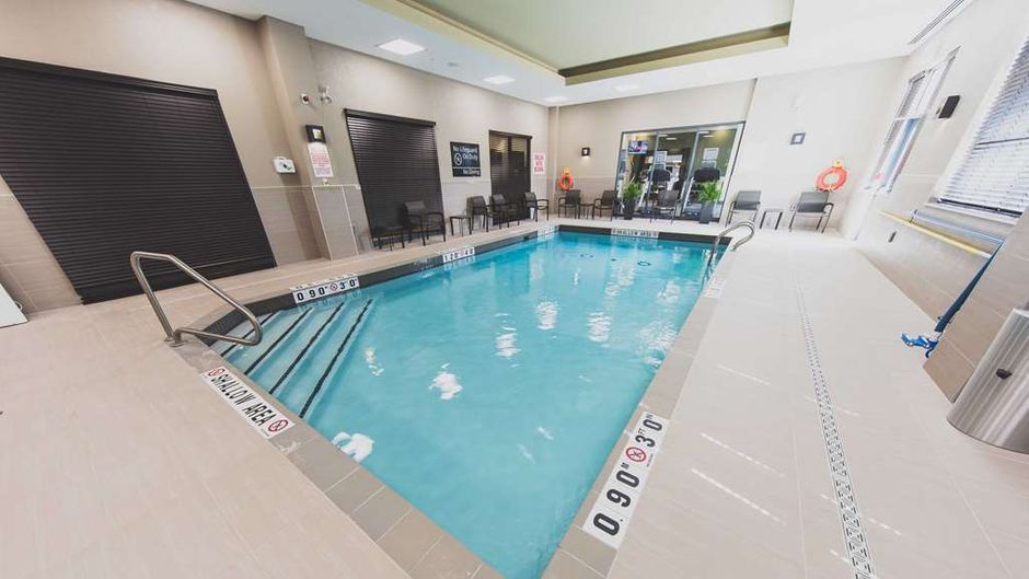 Hampton Inn & Suites by Hilton, Bolton Pool