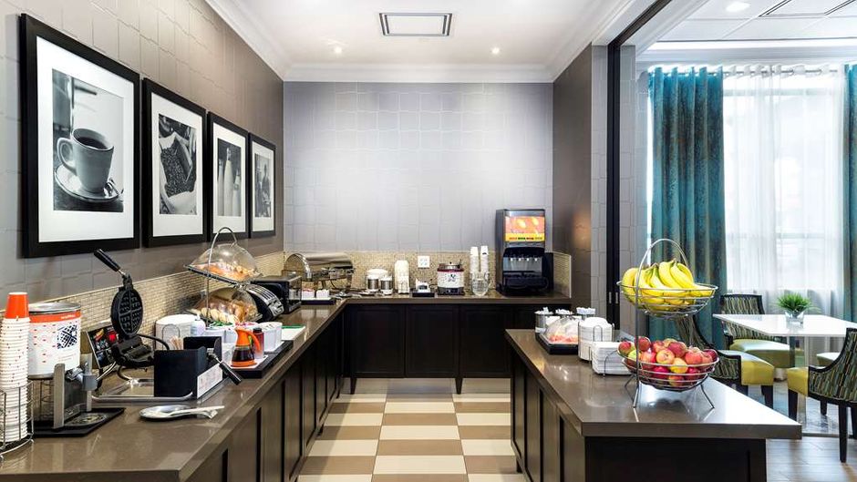 Hampton Inn & Suites by Hilton, Bolton Restaurant