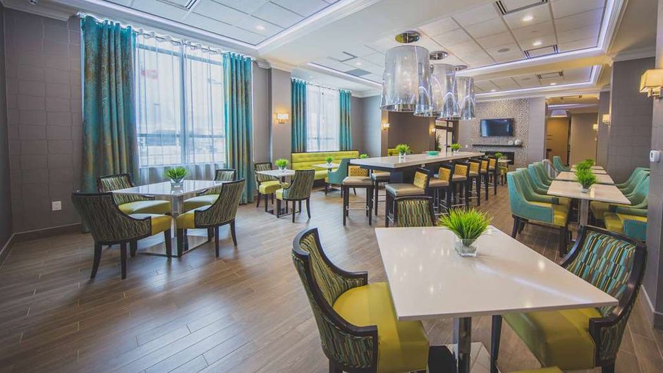 Hampton Inn & Suites by Hilton, Bolton Restaurant