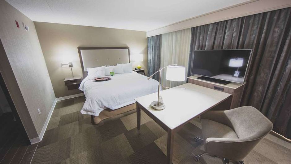 Hampton Inn & Suites by Hilton, Bolton Room