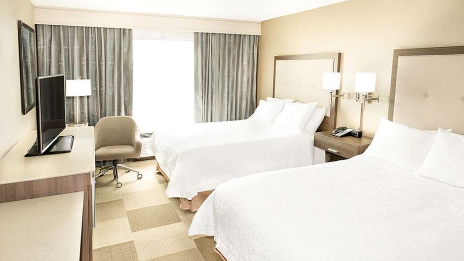 Hampton Inn & Suites by Hilton, Bolton Room