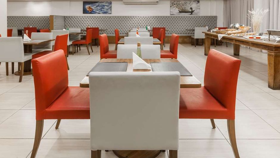 Ramada By Wyndham Campos dos Goytacazes Restaurant