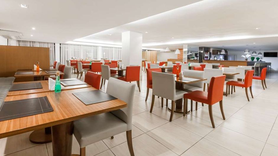 Ramada By Wyndham Campos dos Goytacazes Restaurant