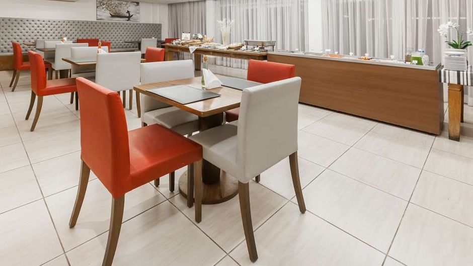 Ramada By Wyndham Campos dos Goytacazes Restaurant