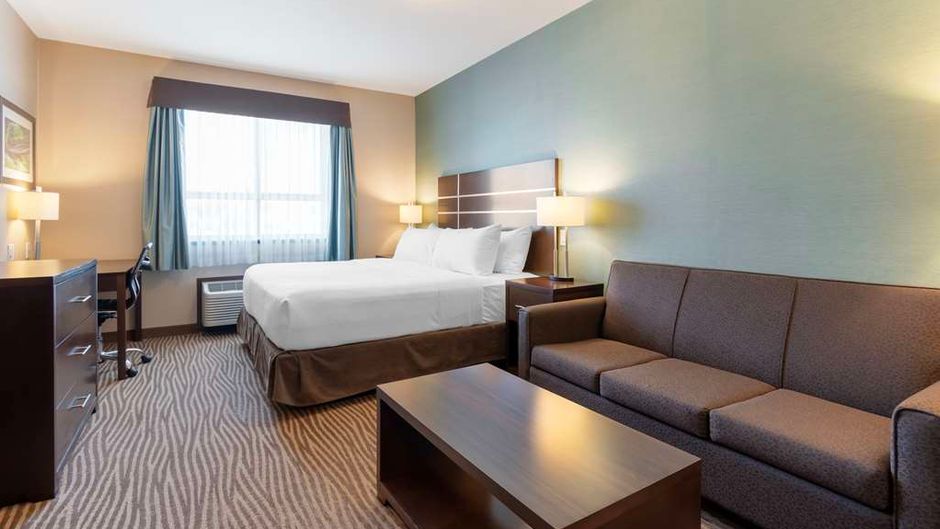 Best Western Plus Moosomin Hotel Room