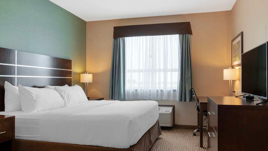 Best Western Plus Moosomin Hotel Room