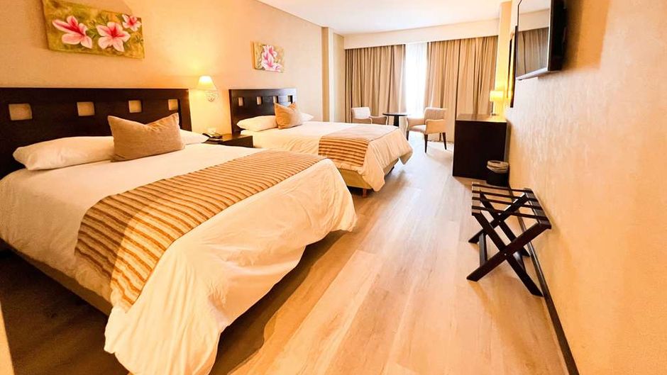Howard Johnson Funes Room