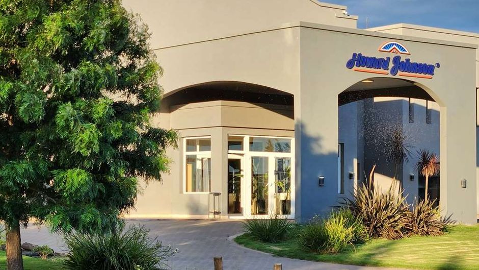 Howard Johnson Funes Exterior
