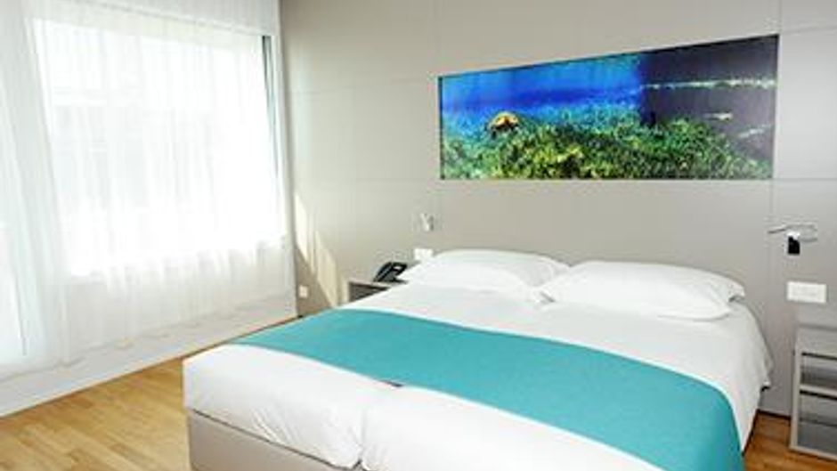 Aquatis Hotel & Conference Ctr Room