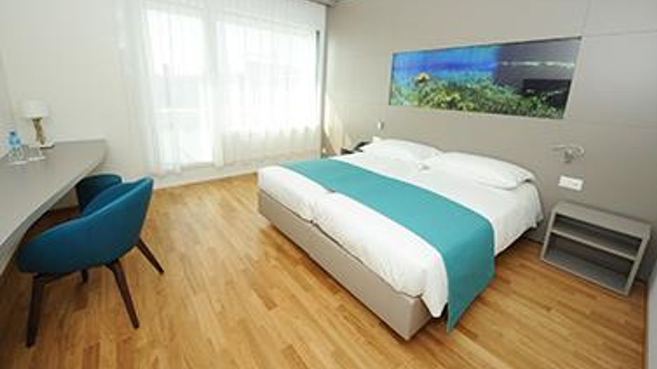 Aquatis Hotel & Conference Ctr Room