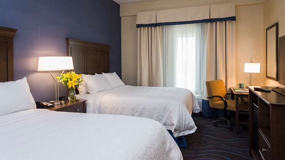 Hampton by Hilton Ottawa Airport Room