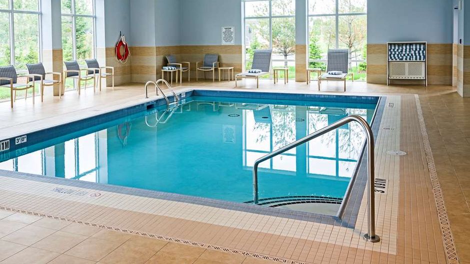 Hampton by Hilton Ottawa Airport Pool