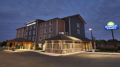 Days Inn and Suites Lindsay