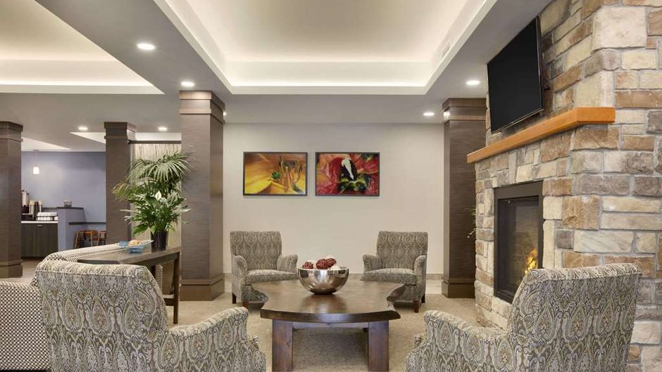 Days Inn and Suites Lindsay Lobby