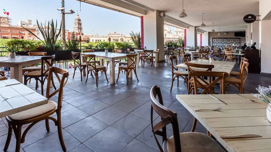 Ramada Plaza Leon Restaurant