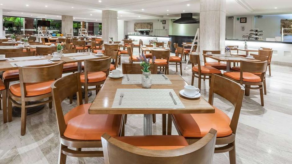 Ramada Plaza Leon Restaurant