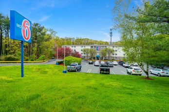 Motel 6, Milford