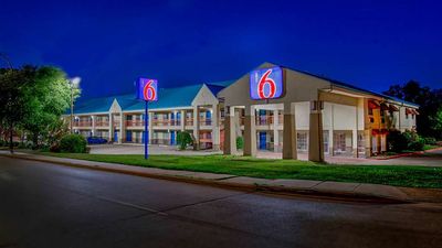 Motel 6 Arlington