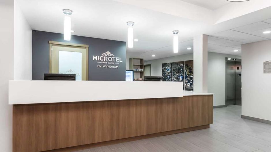 Microtel Inn & Suites Casselman Lobby