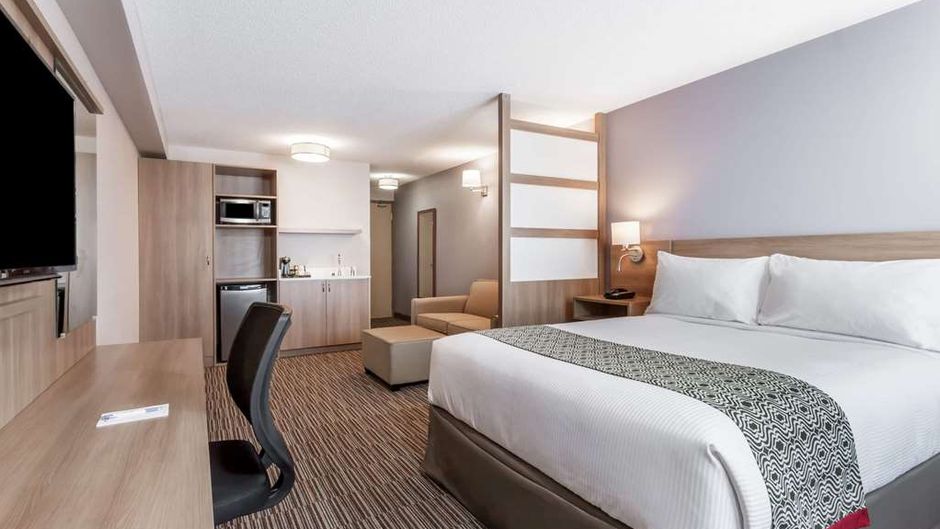 Microtel Inn & Suites Casselman Suite