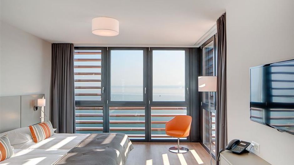 Lake Geneva Hotel Room