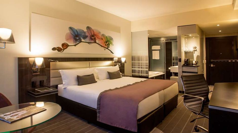 The Maslow Sandton Room