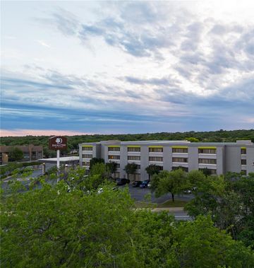 DoubleTree by Hilton Austin NW Arboretum