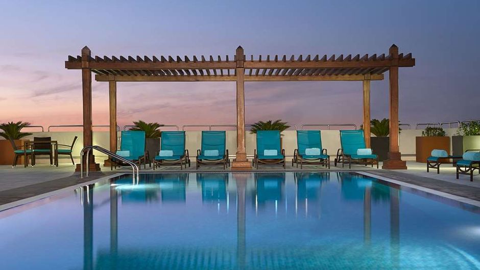 Hilton Garden Inn Dubai Jumeirah Pool