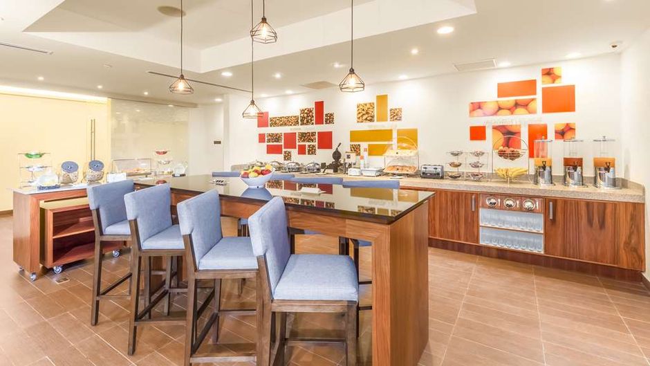 Hampton Inn & Suites Los Cabos Restaurant