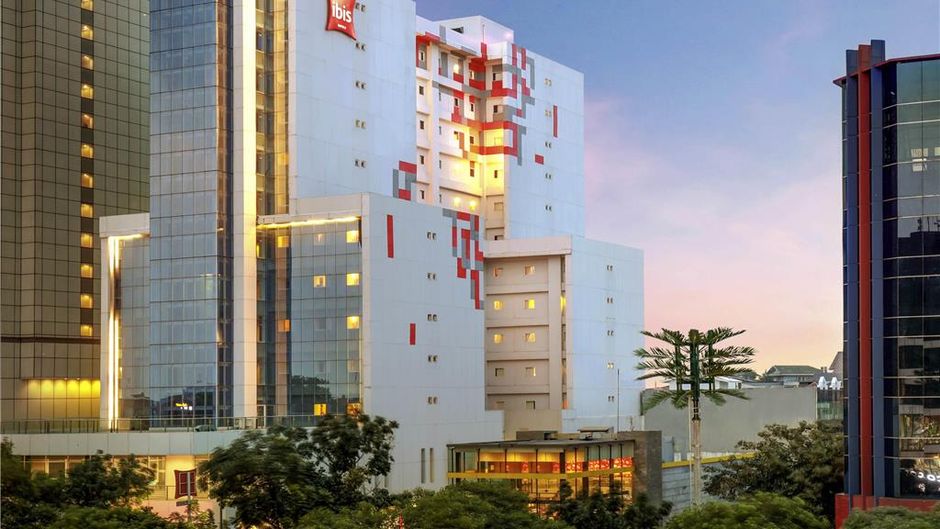 Ibis Jakarta Harmoni Exterior
