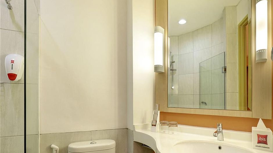 Ibis Jakarta Harmoni Room