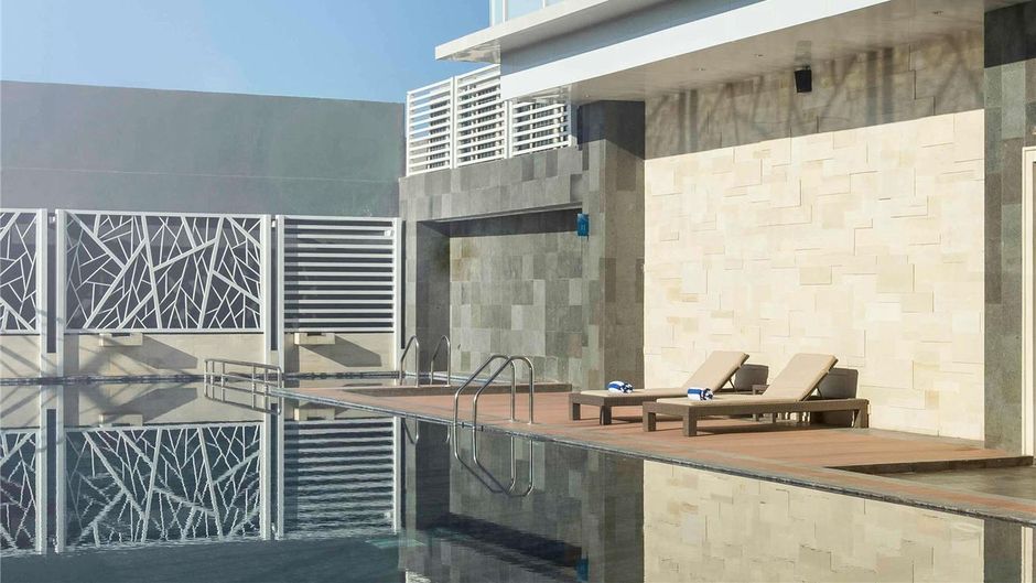 Novotel Makassar Grand Shayla Pool