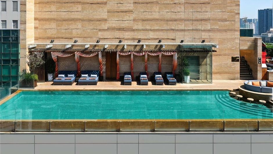 Hotel des Arts Saigon, MGallery Coll Pool