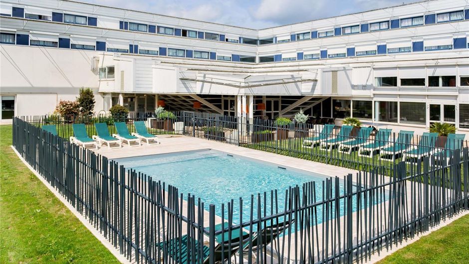 Ibis Budget Site Du Futuroscope Pool