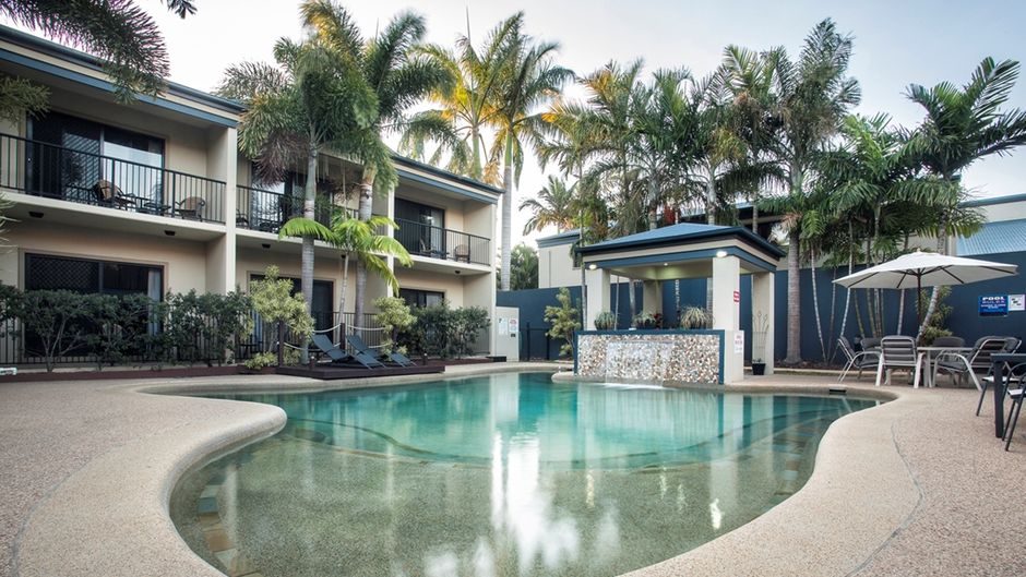 Coral Cay Resort Motor Inn Pool