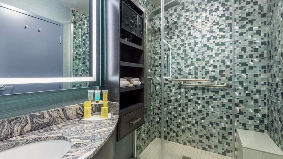 Applause Hotel by Clique Calgary Airport Room
