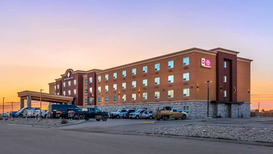 Best Western Plus Kindersley Hotel Exterior