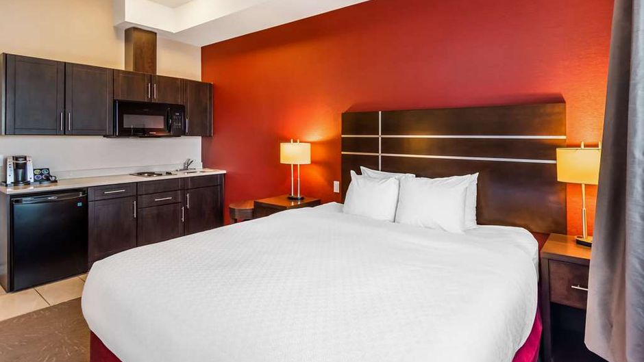 Best Western Plus Kindersley Hotel Room