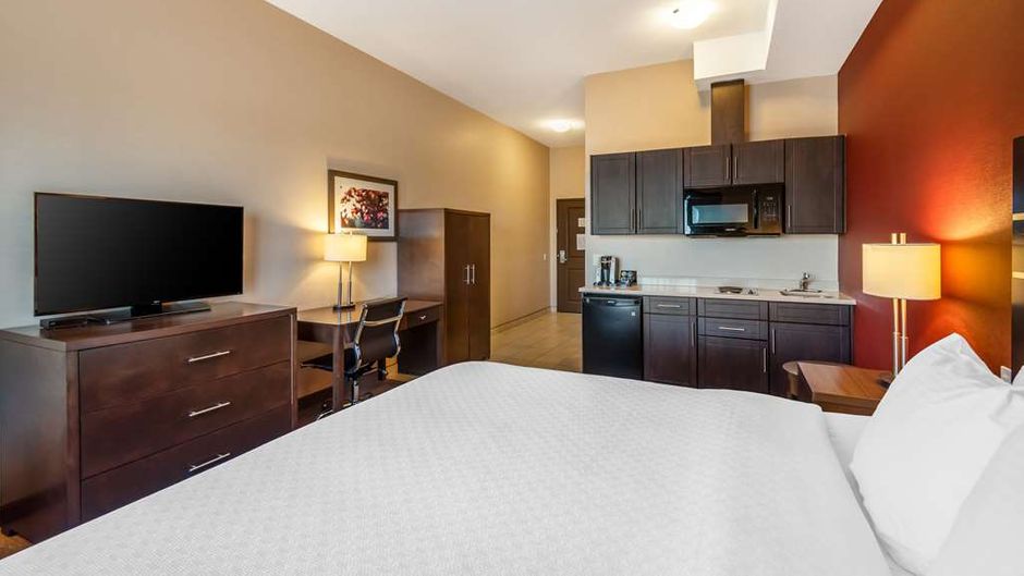 Best Western Plus Kindersley Hotel Room