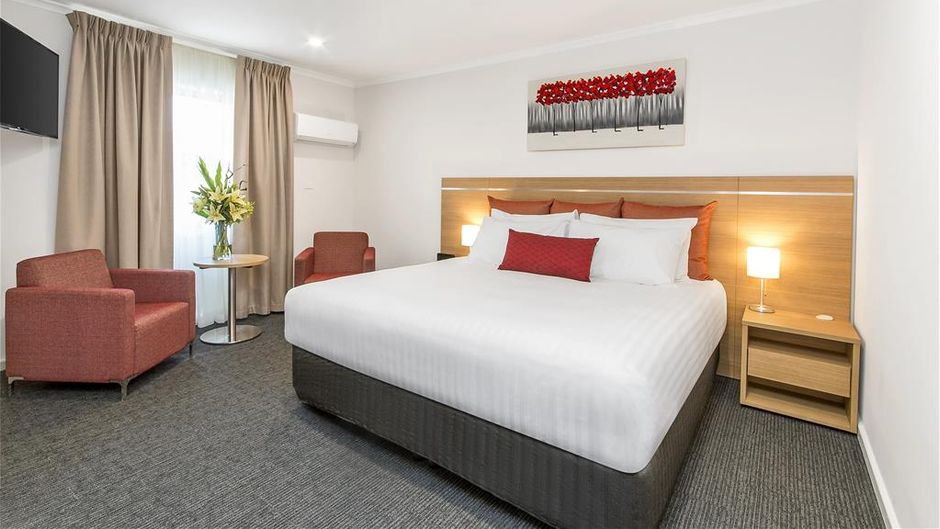 Royal Coach Motor Inn Room