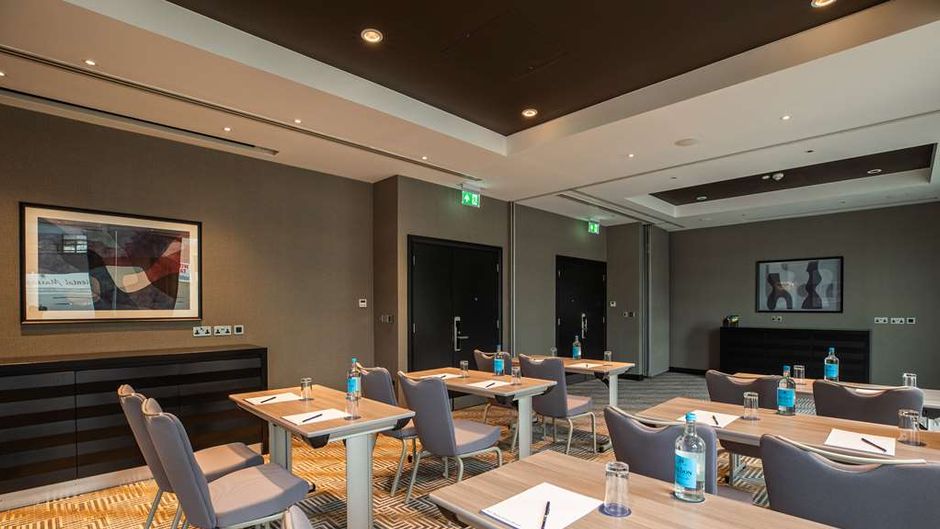DoubleTree by Hilton Hotel Woking Meeting