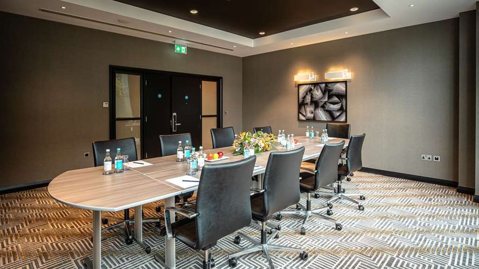 DoubleTree by Hilton Hotel Woking Meeting
