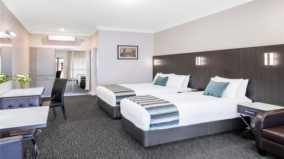 Mercure Goulburn Room