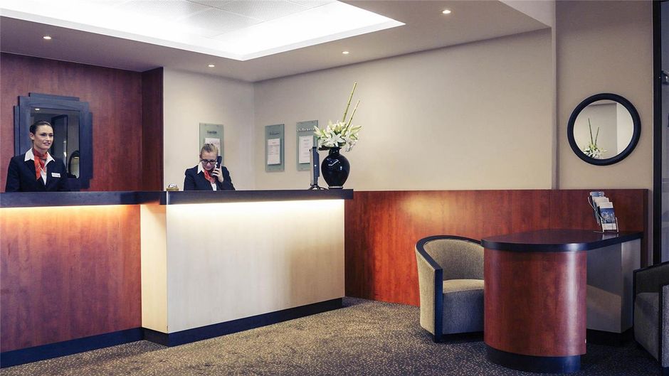Mercure Maurepas Saint Quentin Exterior
