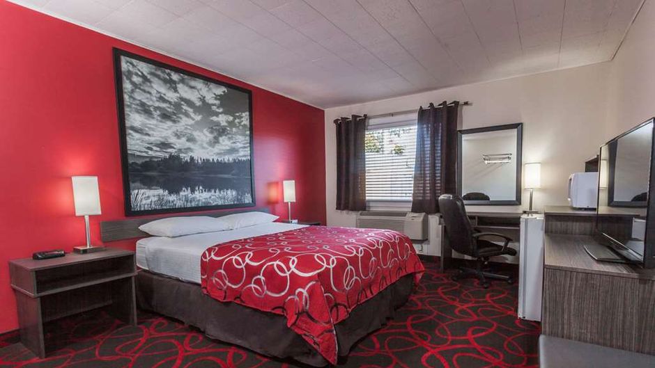 Super 8 Kirkland Lake Room